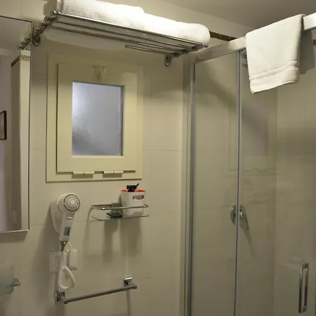 Dimora Megaride Bed and Breakfast Νάπολη