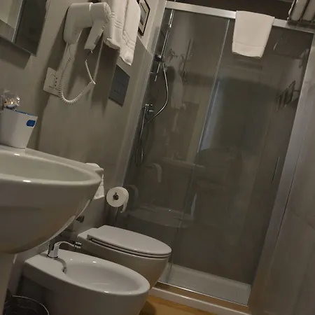 Dimora Megaride فندق مبيت وإفطار 3*